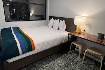 the block hotel and commons