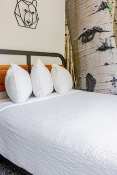 the block hotel and commons