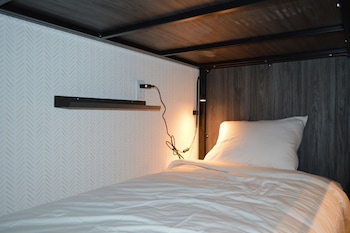 the block hotel and commons