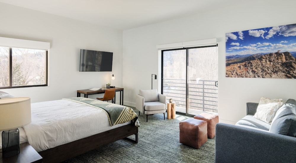 the block hotel and commons