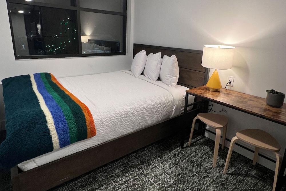 the block hotel and commons