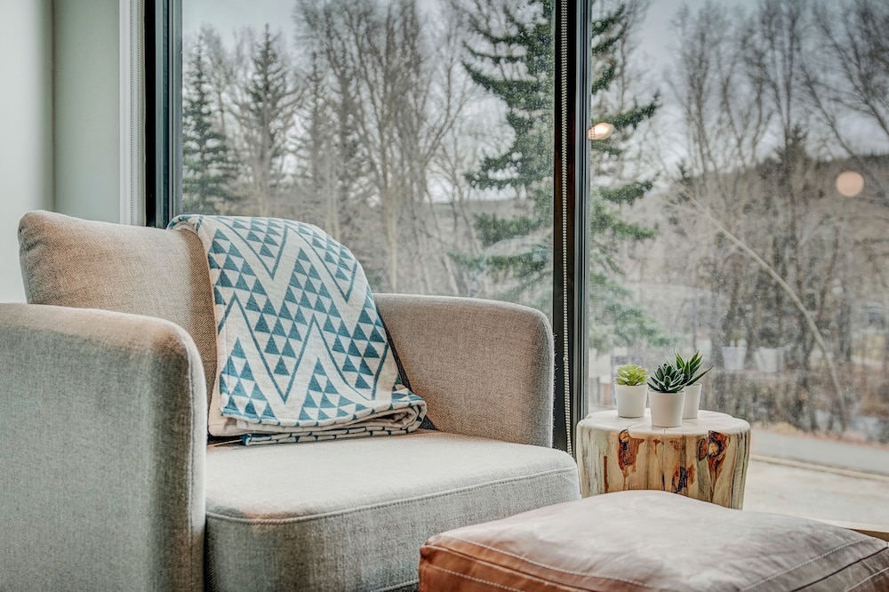 the block hotel and commons