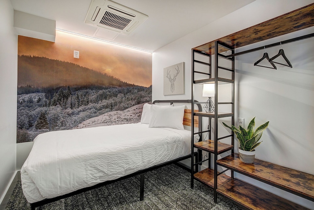 the block hotel and commons