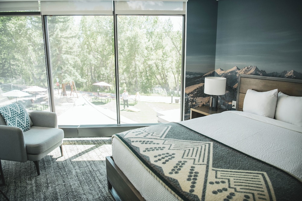 the block hotel and commons