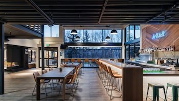 The Block Hotel & Commons,,3 star