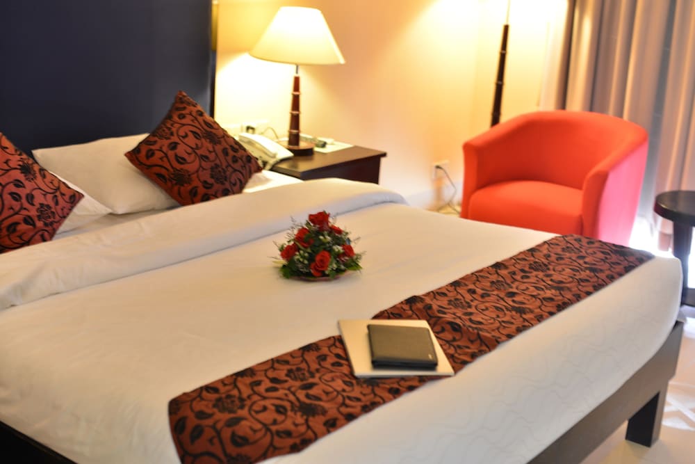 almond hotel sothearos