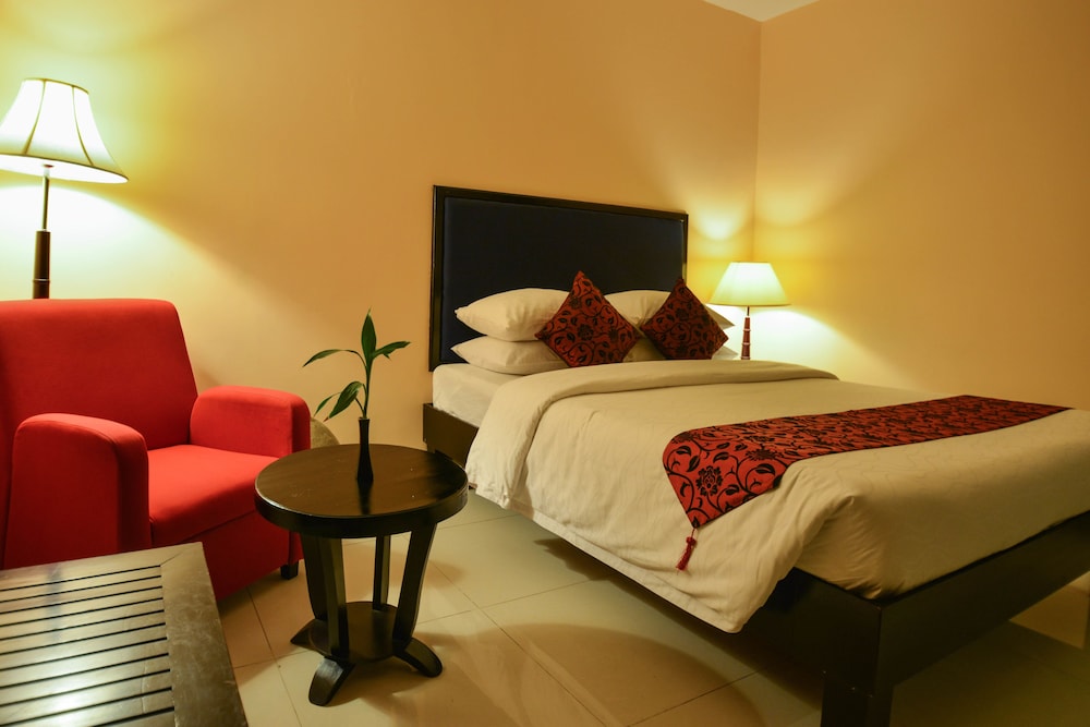 almond hotel sothearos