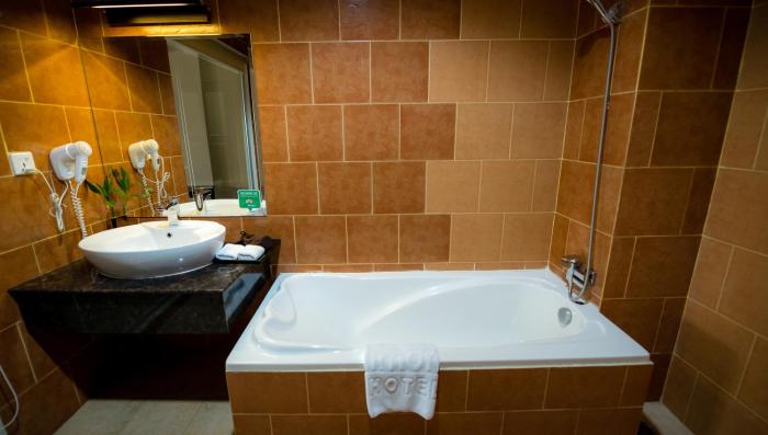 almond hotel sothearos