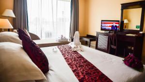 almond hotel sothearos