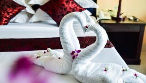 almond hotel sothearos