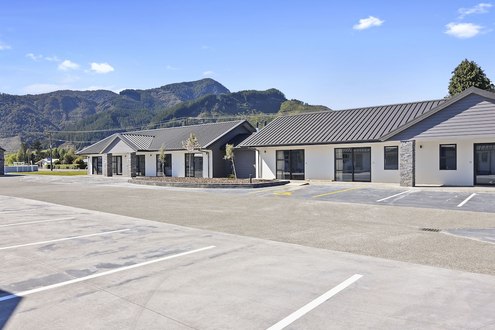 grand suites murchison