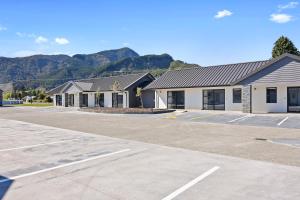 Grand Suites Murchison,,5 star