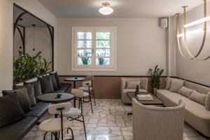 72 ad suites