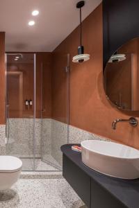 72 Ad Suites,,3 star