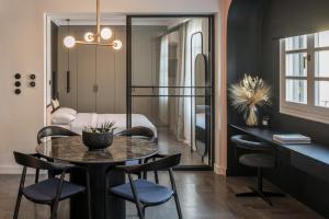 72 Ad Suites,,3 star