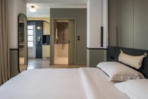 72 Ad Suites,,3 star