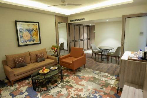 grand sarovar portico
