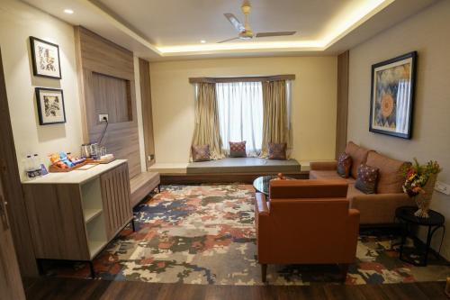 grand sarovar portico