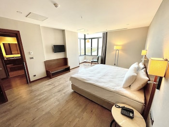 turkmen riverside hotel