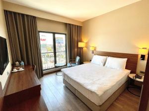 turkmen riverside hotel