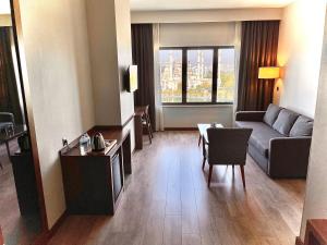 turkmen riverside hotel