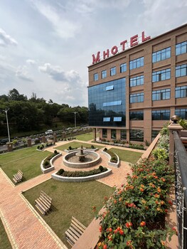 m apartments and hotel