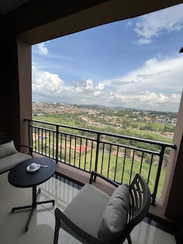 m apartments and hotel