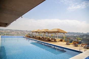 m apartments and hotel