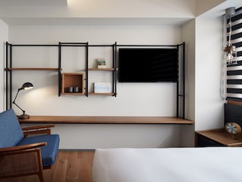 lamp light books hotel fukuoka