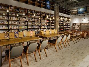 lamp light books hotel fukuoka