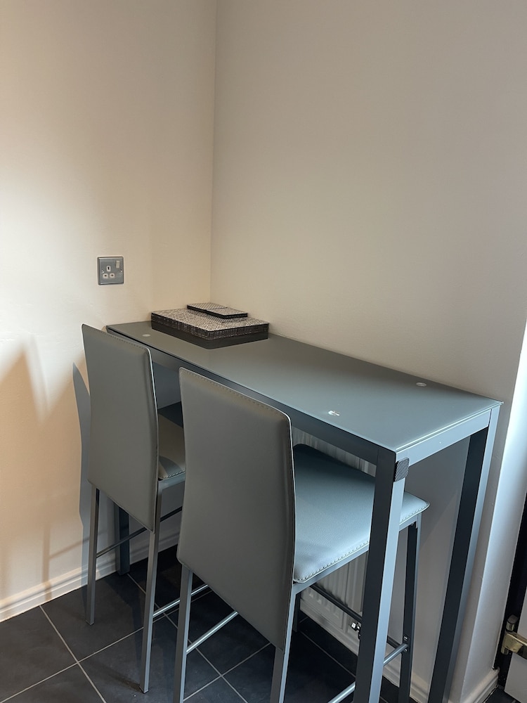 5 lockside free secure parking