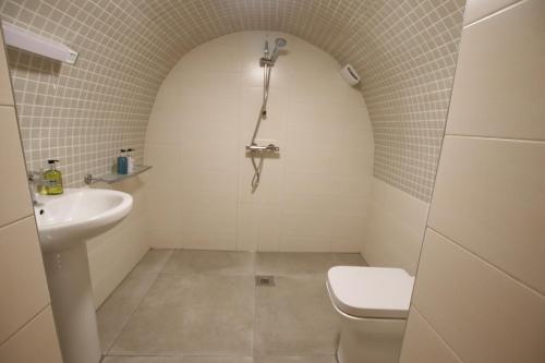 Charming Flat With Private Patio In Clifton,,0 star