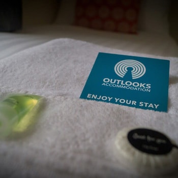 the storyhouse gathering 5 bed sleeps 13 city centre within walls