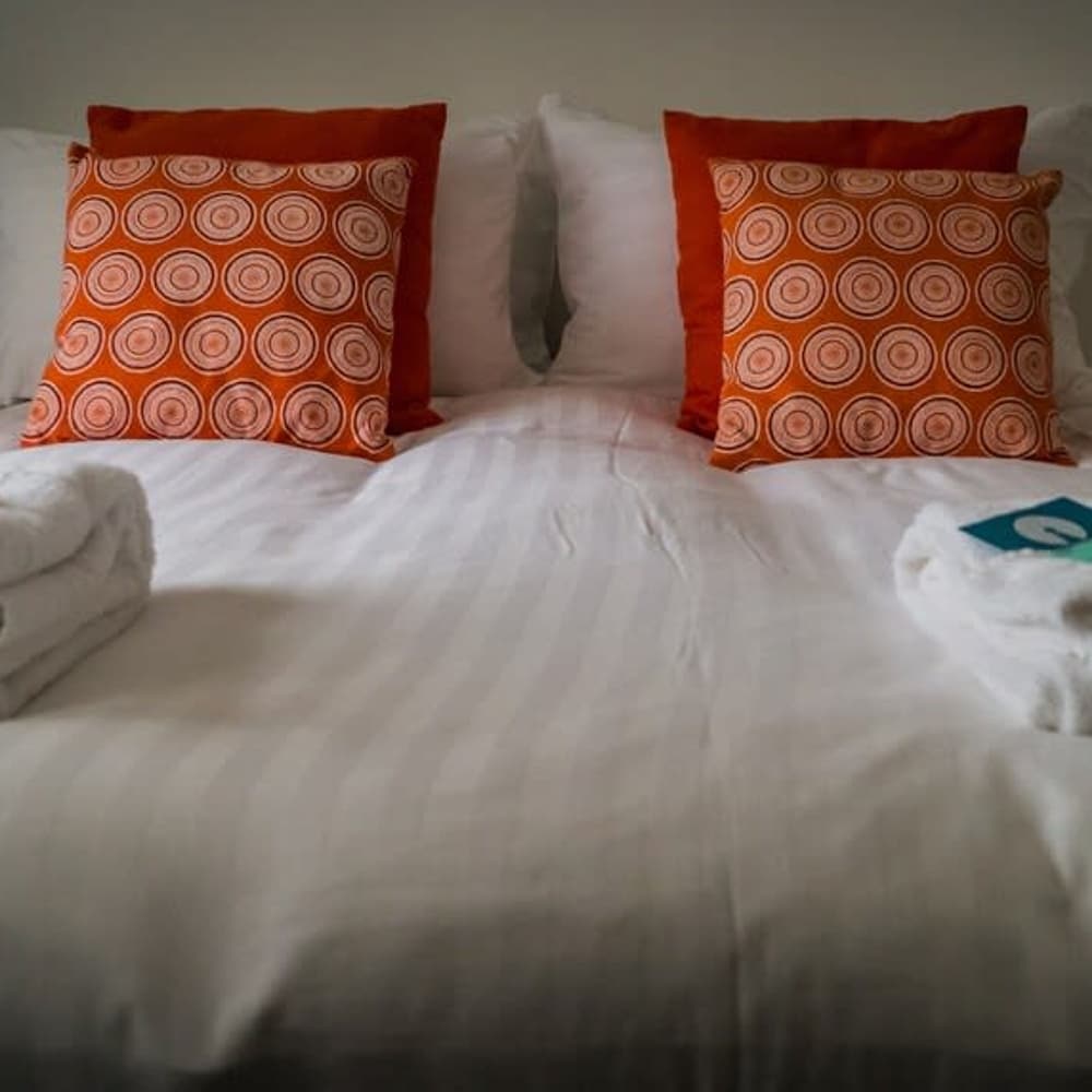 the storyhouse gathering 5 bed sleeps 13 city centre within walls