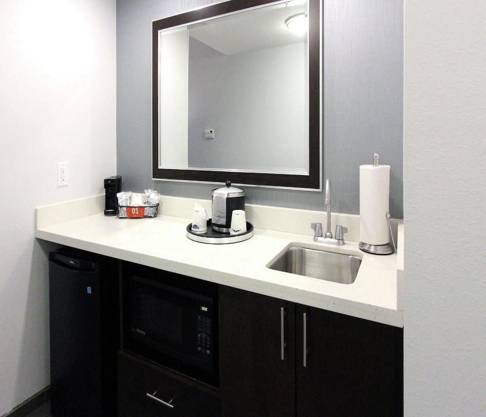 hampton inn and suites columbia southeast ft jackson