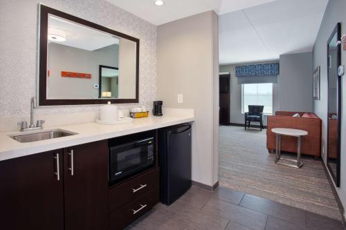 hampton inn and suites columbia southeast ft jackson