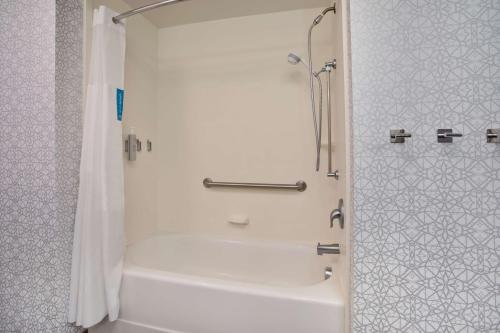 hampton inn and suites columbia southeast ft jackson
