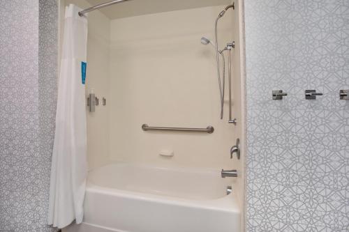 hampton inn and suites columbia southeast ft jackson