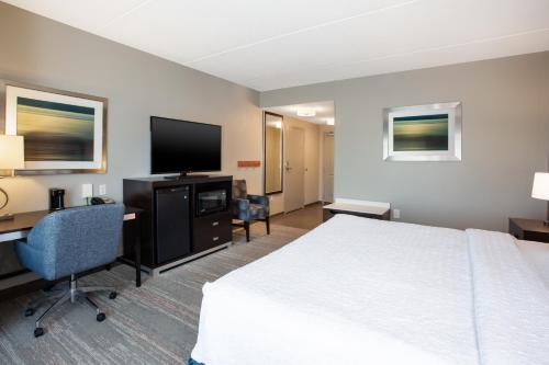 hampton inn and suites columbia southeast ft jackson