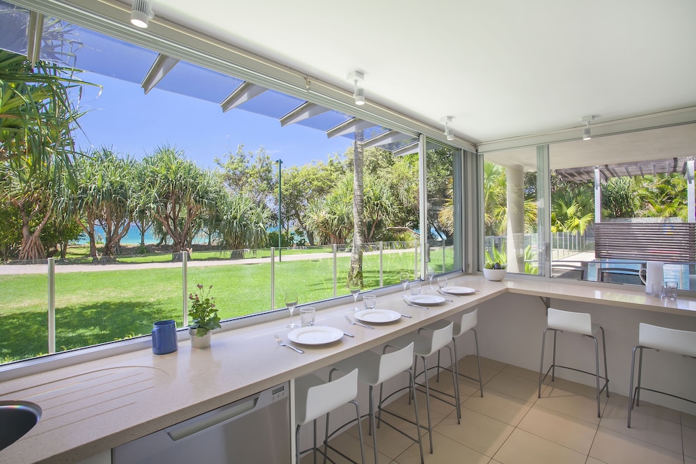 maison noosa beachfront resort