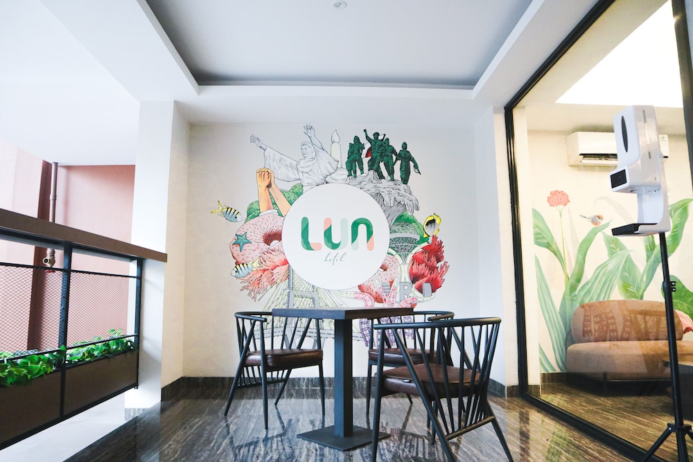 lun hotel manado