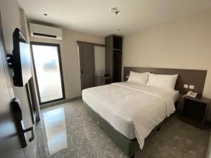 lun hotel manado