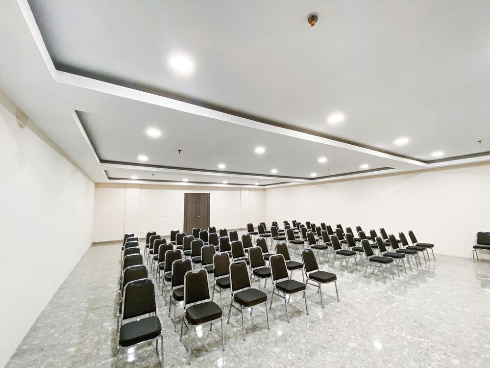lun hotel manado