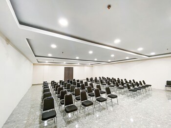 lun hotel manado