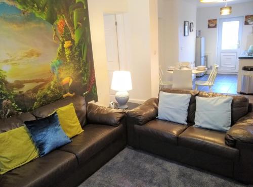 modern comfy 2 bedroom flat in st helens