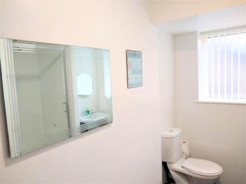 modern comfy 2 bedroom flat in st helens