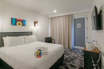 parador inn