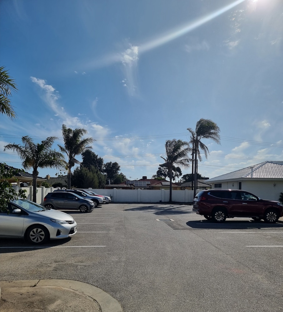 parador inn