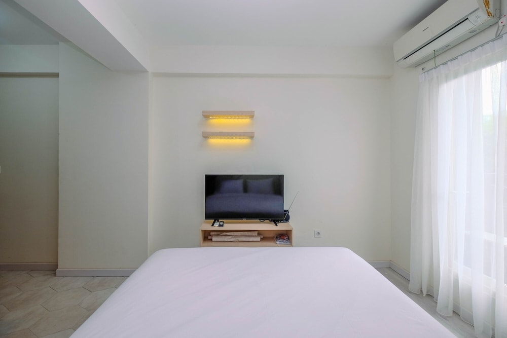 graceful studio room at podomoro golf view apartment by travelio