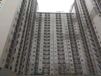 graceful studio room at podomoro golf view apartment by travelio